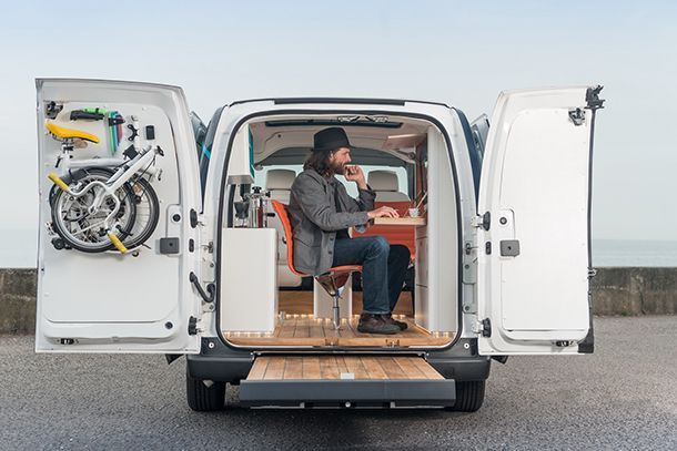 Nissan โชว์ฝืมือดัดแปลง e-NV200 กลายเป็นออฟฟิศเคลื่อนที่