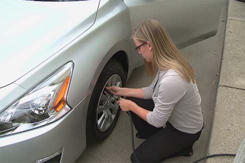 Nissan เล็งติดตั้งระบบเตือนลมยาง Easy Fill Tire Alert กับรถรุ่นปี 2013 ทุกรุ่น