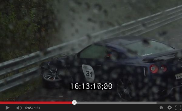 Nissan GT-R กดคันเร่งสุ่มสี่สุ่มห้า เสยท้ายรถชาวบ้านเต็มเหนี่ยว