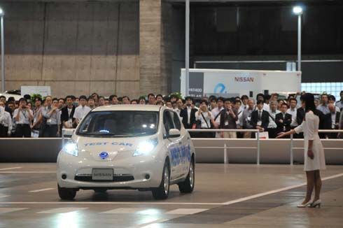เปิดตัว Nissan Leaf NSC-2015 รถไร้คนขับรุ่นต้นแบบ พร้อมใช้ในปี 2015