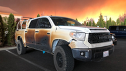 ฮีโร่ในชีวิตจริง พยาบาลหนุ่มควบรถกระบะ Toyota Tundra ช่วยผู้ประสบภัยผ่าไฟป่าครั้งใหญ่