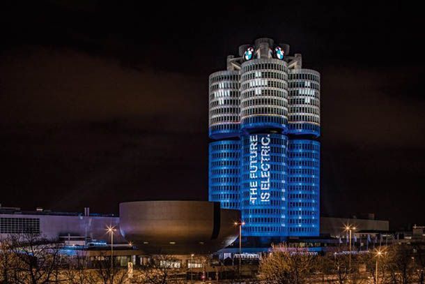 เจ้าหน้าที่ตำรวจบุกสำนักงานใหญ่ BMW ค้นหาอุปกรณ์โกงมลพิษ