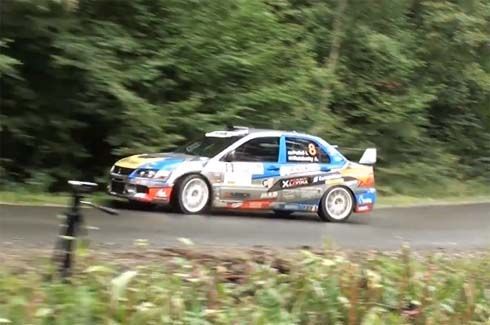 OMG! รถแข่ง Mitsubishi Lancer EVO คว่ำไปแล้วแต่ยังดึงกลับมาได้