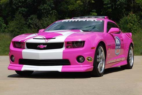 Chevrolet ส่ง Camaro สีชมพูเป็นรถ pace car รณรงค์ป้องกันมะเร็งเต้านม