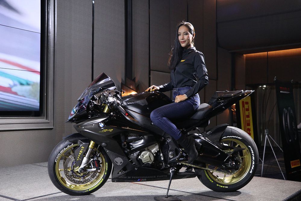 Pirelli เปิดตัวพรีเซนเตอร์คนใหม่สุดฮอต พร้อมแนะนำยางบิ๊กไบค์ใหม่ 2 รุ่นพร้อมกัน