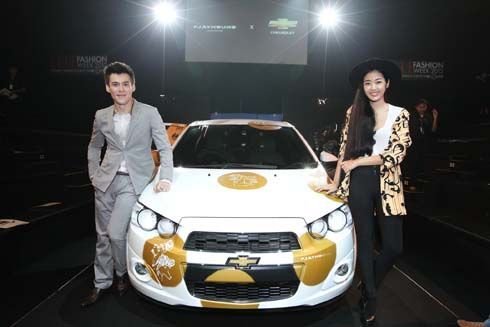 Chevrolet จับมือ Playhound โชว์พลังสร้างสรรค์ที่งาน ELLE Fashion Week 2012