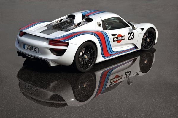 Porsche 918 Spyder ต้นแบบพลังไฮบริด 759 แรงม้า แต่จิบน้ำมัน 33 กิโลเมตรต่อลิตร
