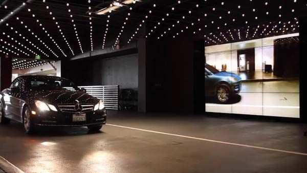Porsche เปลี่ยนรถทุกคันให้กลายเป็น “Macan” ด้วยกระจกวิเศษ (ชมคลิป)