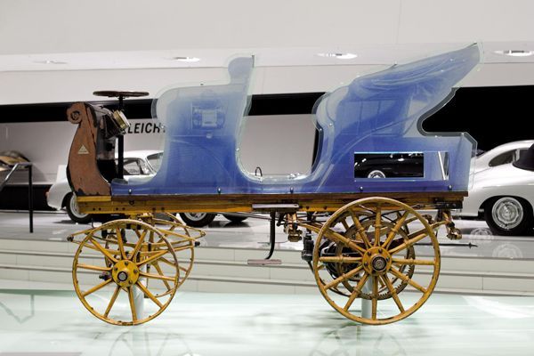Porsche โชว์รถรุ่นแรกที่ออกแบบโดย Ferdinand Porsche ใช้พลังไฟฟ้าผลิตในปี 1898