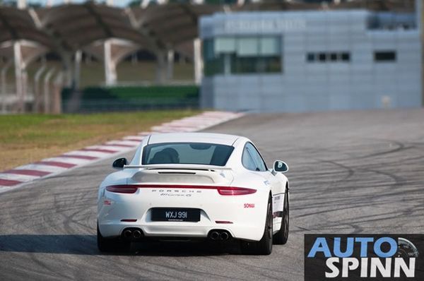 ฝึกทักษะการขับขี่ไปกับ “Porsche” ในสนามเซปัง เซอร์กิต