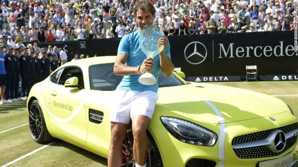 Rafael Nadal คว้าแชมป์พร้อมรับ Mercedes-AMG GT แต่บ่นไม่ชอบสีรถ