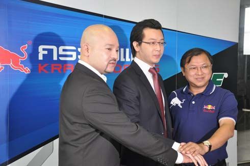 กระทิงแดงร่วมกับ รอยัล มอเตอร์ส ผดุงกำลังคนไทยพิชิต Nürburgring จารึกสถิติโลก