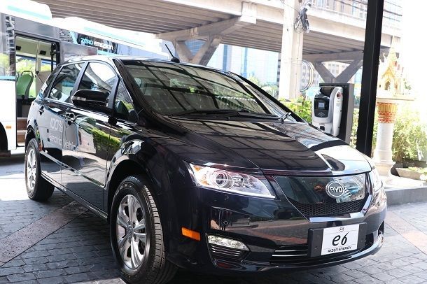 BYD ร่วมมือพันธมิตร ส่งรถยนต์ไฟฟ้า BYD e6 ให้บริการแท็กซี่วีไอพี