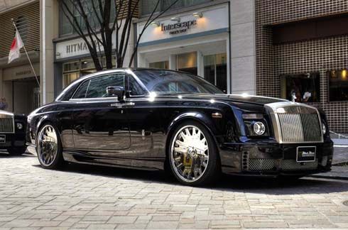 ย้อนรอย Rolls-Royce Phantom แต่งแนว VIP รวมตัวกันบนถนนดูไบในกรุงโตเกียว