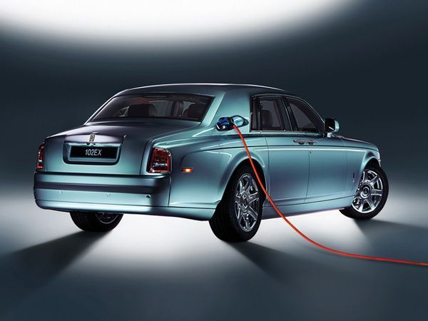Rolls-Royce ยืนยันเตรียมเปิดตัวรถปลั๊กอินไฮบริดในอีก 2 – 3 ปีข้างหน้า