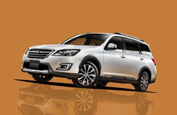 Subaru Exiga Crossover 7 สะดุดตาที่ห้องโดยสาร