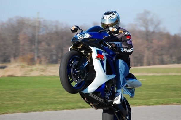 แบบสอบถามชี้สาวก Suzuki ขี้โมโหที่สุด เวลาที่ต้องเจอพวกสี่ล้อที่ไม่สนใจใครบนท้องถนน