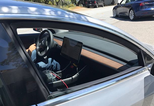 สุดยอดมินิมอล เผยภาพห้องโดยสาร Tesla Model 3