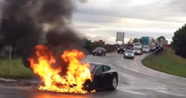หุ้น Tesla รูดระนาว หลังรถไฟฟ้า Model S ไฟลุกท่วมกลางถนนในสหรัฐฯ