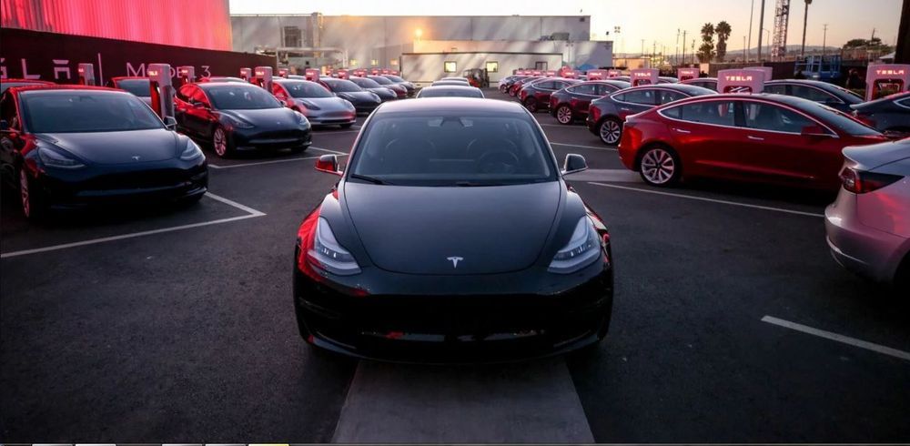 มิถุนายนนี้ เราอาจได้เห็น Tesla Model 3 พลังมอเตอร์คู่