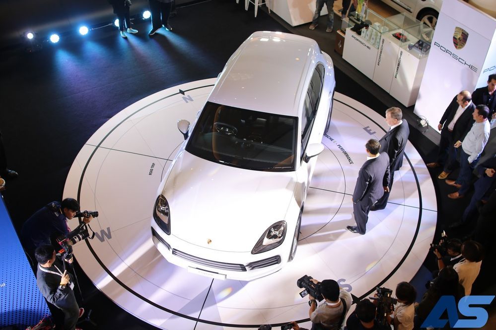 The new Cayenne ปอร์เช่ suv พร้อมขุมพลัง E-performance เสริมทางเลือกสุดพิเศษด้วยรุ่นปลั๊ก-อิน ไฮบริด