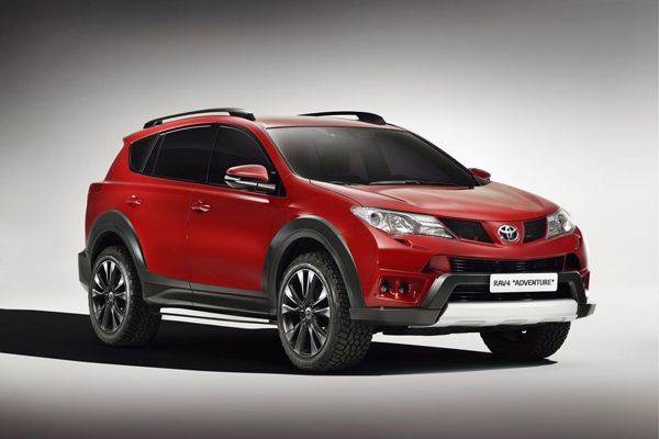 Toyota โชว์ Auris Touring Sports เคียงข้างกับ RAV4 เวอร์ชั่น Premium และ Adventure