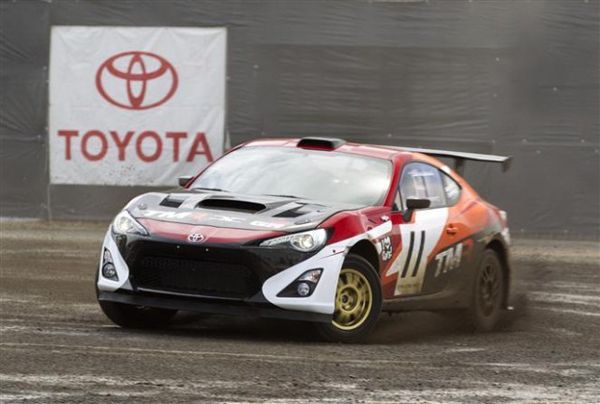 ประธาน Toyota โชว์ขับรถสปอร์ต GT86 ขับเคลื่อนสี่ล้อคันเดียวในโลก