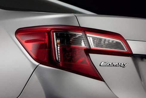 Toyota อวดไฟท้ายดีไซน์ใหม่ Camry 2012 เวอร์ชั่นอเมริกา ก่อนเปิดตัว 23 สิงหาคมนี้
