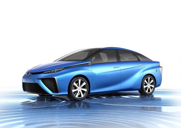 เผยโฉม Toyota FCV รถไฮโดรเจนฟิวเซลรุ่นต้นแบบ ขับขี่ได้ไกล 500 กม.
