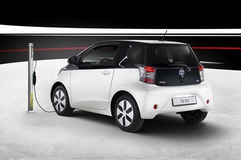 เปิดตัว 2013 Toyota iQ EV รถไฟฟ้าเสียบปลั๊กชาร์จแบตฯ ใช้เวลาเพียง 15 นาที