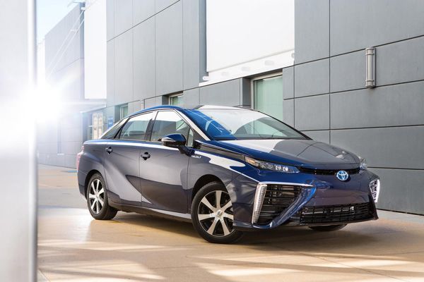 Toyota Mirai ฟิวเซลเปิดตัวรุ่นโปรดักชั่นแล้ว คอนเฟิร์มระยะทางขับขี่กว่า 480 กม.
