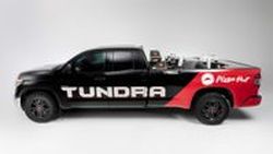 สั่งพิซซ่าไหม Toyota Tundra Pie Pro พลังไฮโดรเจนพร้อมเครื่องทำพิซซ่าเคลื่อนที่ในงาน SEMA