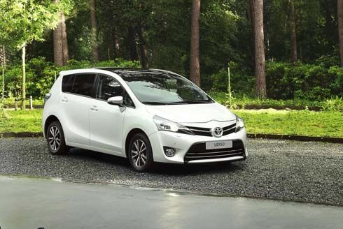 เปิดผ้าคลุม Toyota Verso รุ่นปรับโฉมปี 2013 ก่อนส่งถึงเวทีที่ปารีส
