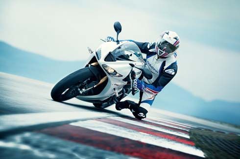 Triumph Daytona 675R รุ่นปี 2011 หลุดกระจายบนเน็ทก่อนเปิดตัวที่งาน EICMA