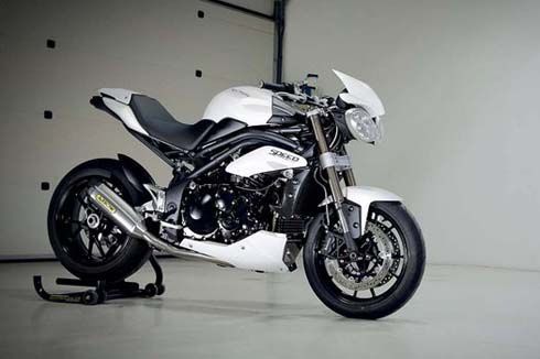 Triumph Speed Triple รุ่นปี 2011 อวดโฉมระหว่าง Presentation ก่อนทดสอบความเร็วต่อ