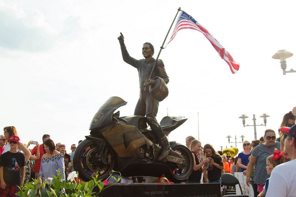 เปิดตัวรูปปั้น Nicky Hayden เพื่อรำลึกการจากไปของเขา