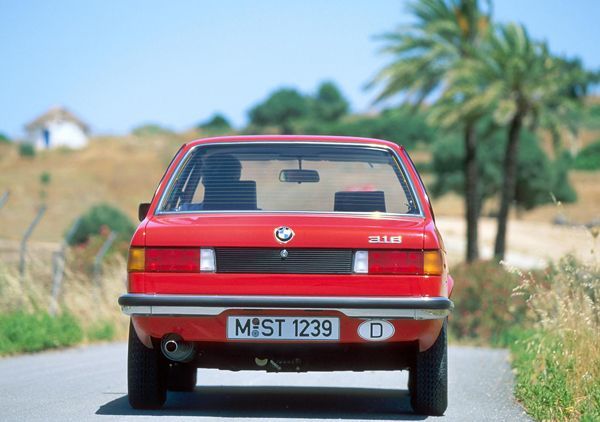เข้าสู่วัยกลางคน BMW 3-Series ฉลองอายุครบ 40 ปี