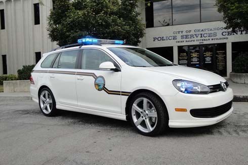 Volkswagen Jetta SportWagen จำแลงแปลงร่างเป็นรถตำรวจ สานสัมพันธ์ชุมชนที่ตั้งโรงงาน