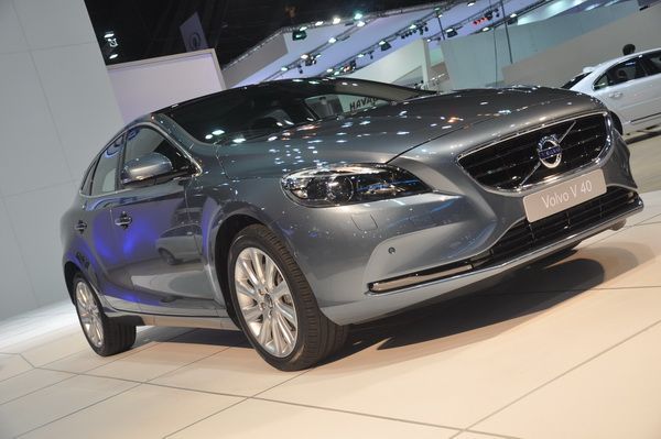 Volvo V40 ใหม่เปิดจองราคาโดนใจ เริ่มต้น 1.68 ล้านบาท ขึ้นแท่นเจ้าตลาดแฮทช์แบค 5 ประตูระดับพรีเมี่ยม