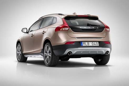 ใหม่ 2013 Volvo V40 Cross Country เผยโฉมก่อนเปิดตัวที่ Paris Motor Show