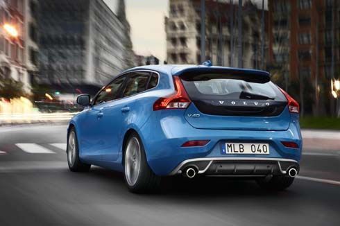 Volvo เปิดตัว V40 R-Design สปอร์ตยิ่งขึ้น สะดุดตาตั้งแต่หัวจรดท้าย