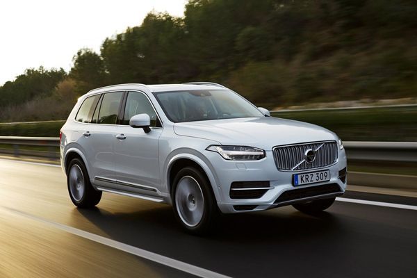 สะอาดสุดๆ Volvo XC90 T8 Twin Engine ปล่อยไอเสีย 49 กรัม/กม.
