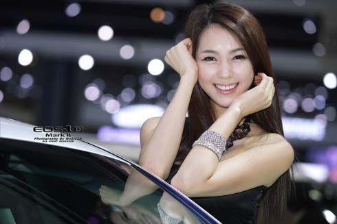 พริตตี้มอเตอร์โชว์เกาหลี Ju Da Ha, Jung Yuri, Kang Yui และ Hwang Mi Hee