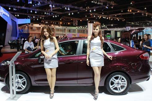 ภาพพริตตี้มอเตอร์โชว์ ชุด 11 โบกมือลางาน Bangkok Motor Show 2011