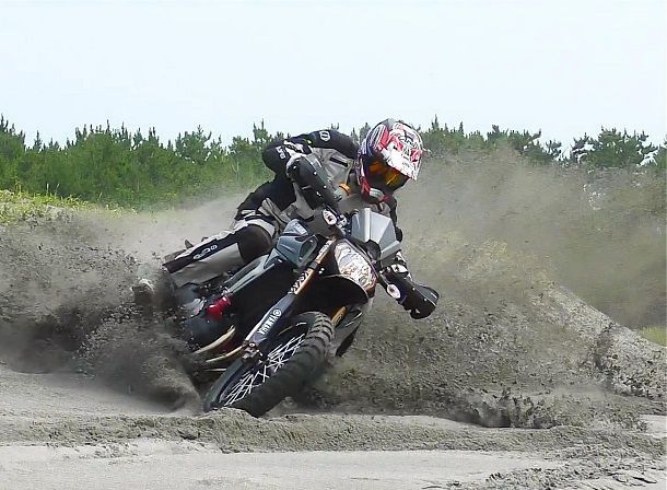 บ้าพันธุ์แท้ Yamaha FZ-09 Off Road ระห่ำได้ทั้งราบเรียบและทางฝุ่น