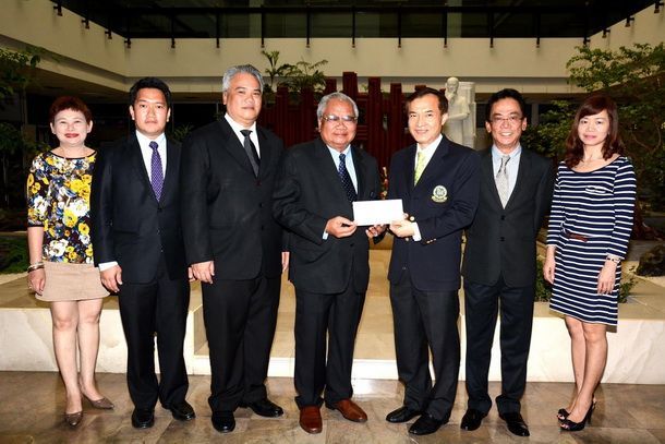 คณะผู้บริหาร กรังด์ปรีซ์ อินเตอร์เนชั่นแนล ร่วมมอบเงินสมทบทุน แก่มูลนิธิ นสพ.ไทยรัฐ