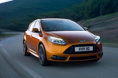 คลิปวิดีโอ Ford Focus ST รุ่นปี 2012 นวยนาดบนถนน พร้อมภาพนิ่งสวยๆเพิ่มเติม