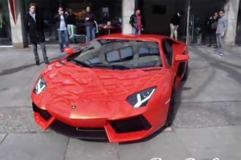 กระหึ่มจริงอะไรจริง! Lamborghini Aventador LP700-4 โชว์ตัวบนถนนในกรุงเบอร์ลิน