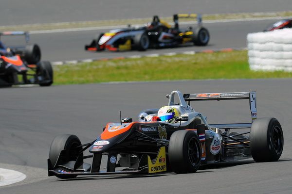 ความฝันสู่ F1 “แซนดี้ เคราแก้ว สตูวิค” นักแข่งชาวไทย