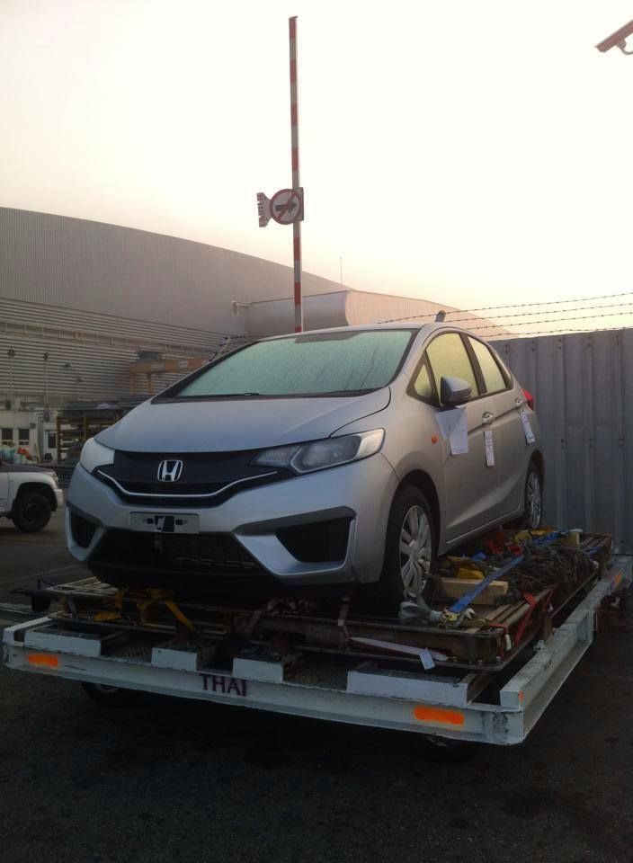 ชมภาพ 2014 Honda Fit (Jazz) ใหม่ ตัวเป็นๆ จากสุวรรณภูมิ